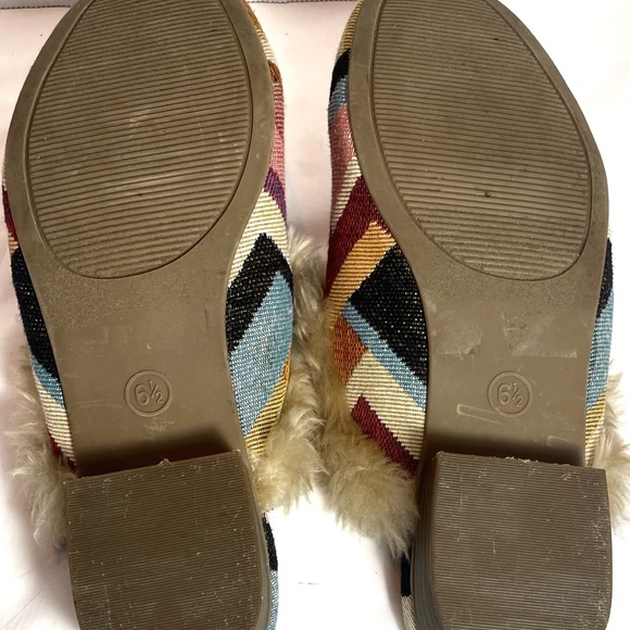 Universal Tread Boho Faux Fur Lined Chevron Print Mules - Picture 8 of 8